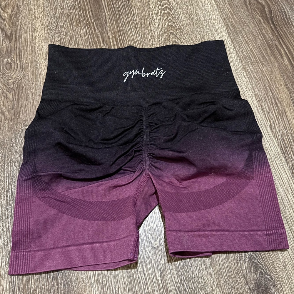 Gymshark Women's Ombre Bike Shorts - Black and Purple